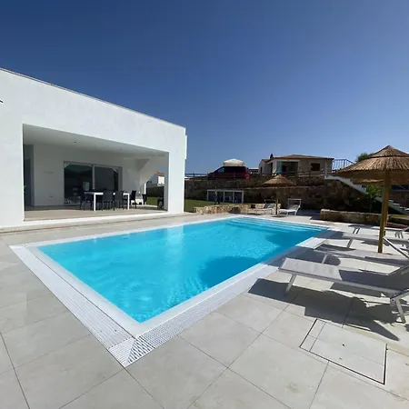 Lorisa Villa Tanaunella