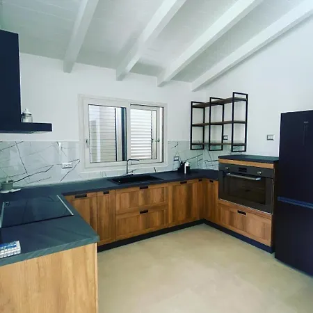 Lorisa Villa Tanaunella